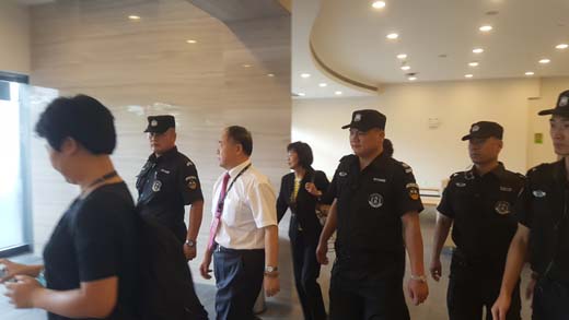 聽黨指揮，認真落實治安防范措施